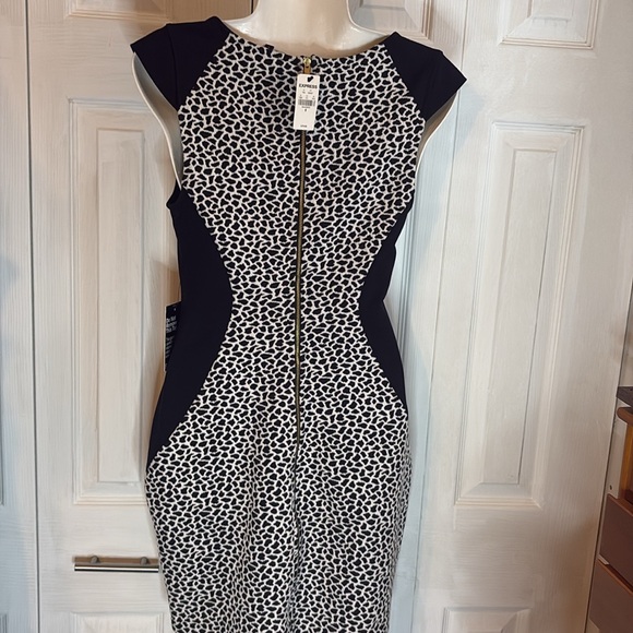NWT Two Toned Full length back Zipper - Picture 2 of 10